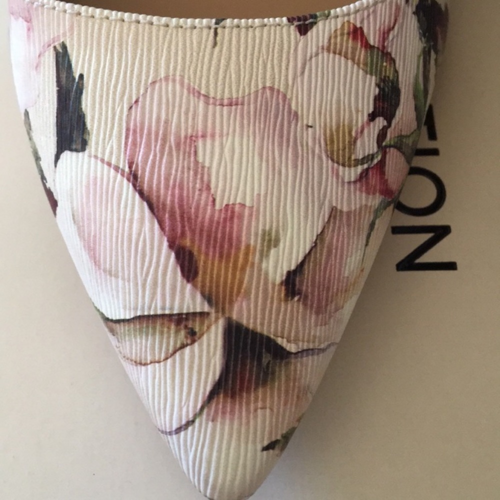Floral watercolor pumps